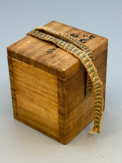 Mashimizu Zoroku Fukizumi Shell Kogo — Porcelain Incense Container