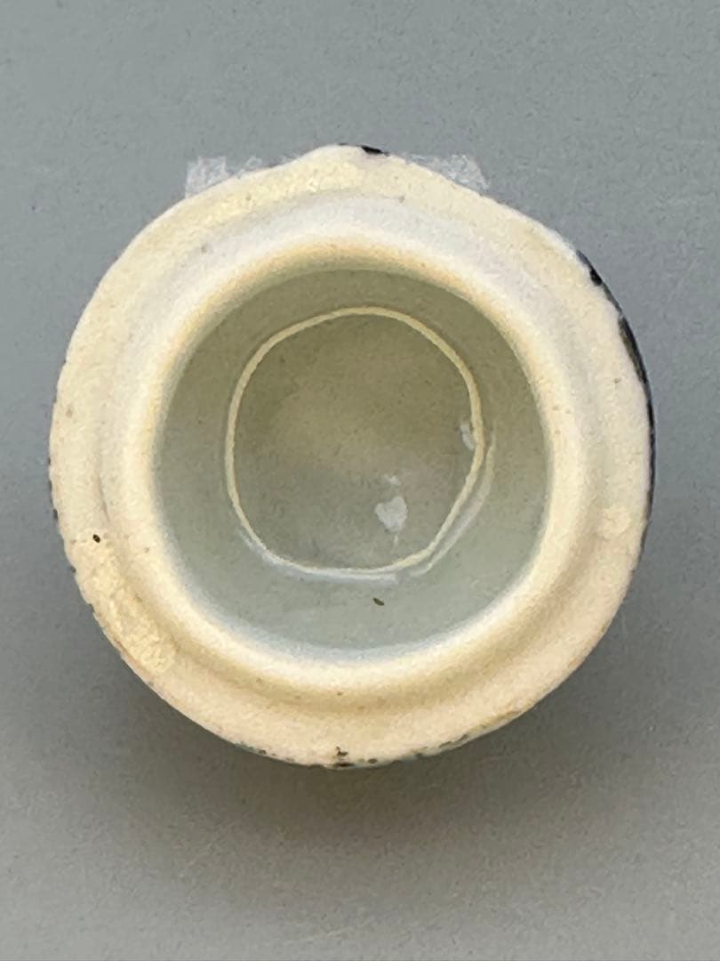 Mashimizu Zoroku Fukizumi Shell Kogo — Porcelain Incense Container
