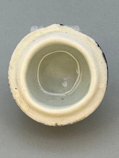 Mashimizu Zoroku Fukizumi Shell Kogo — Porcelain Incense Container