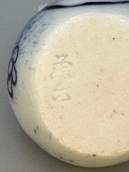 Mashimizu Zoroku Fukizumi Shell Kogo — Porcelain Incense Container