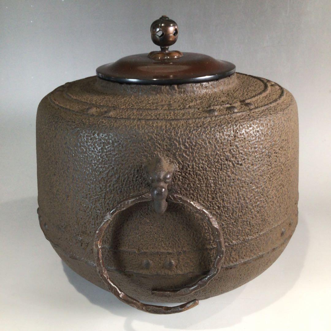 Mandaiya Chagama Tea Kettle by Wada Minosuke XII - Cast Iron with Signed Box