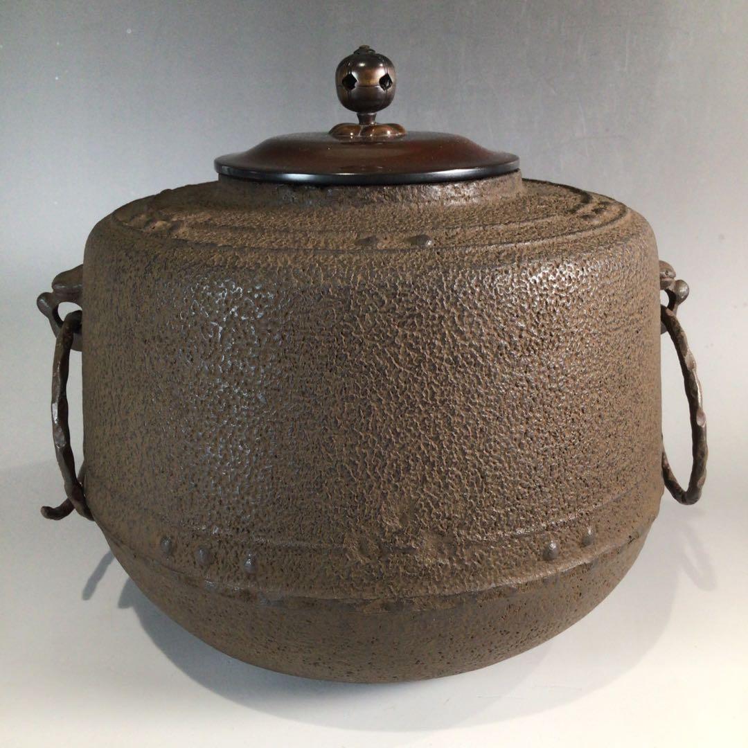 Mandaiya Chagama Tea Kettle by Wada Minosuke XII - Cast Iron with Signed Box