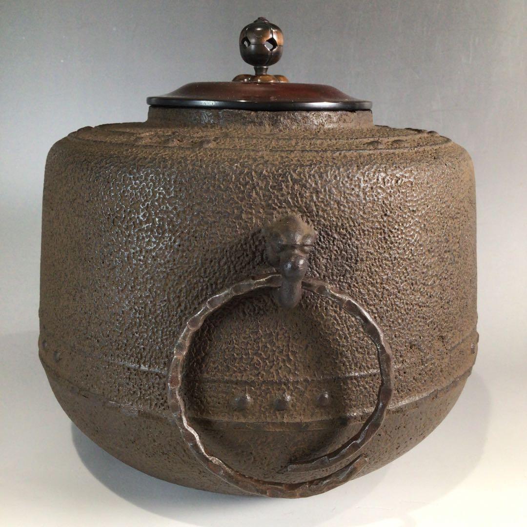 Mandaiya Chagama Tea Kettle by Wada Minosuke XII - Cast Iron with Signed Box