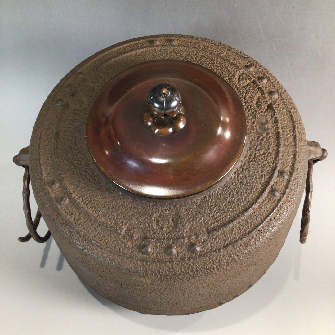 Mandaiya Chagama Tea Kettle by Wada Minosuke XII - Cast Iron with Signed Box
