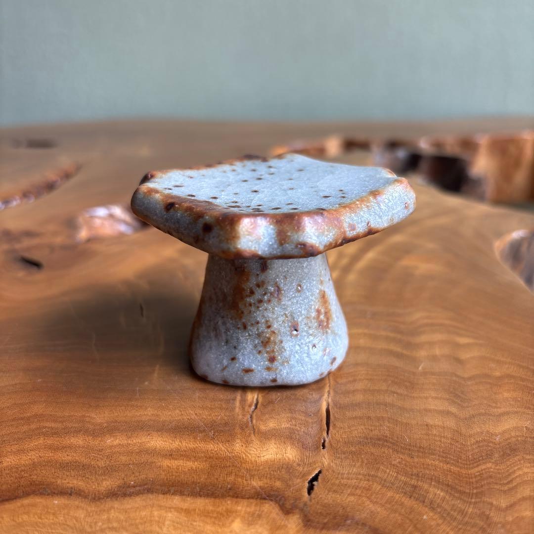 Nezumi Shino Futaoki Lid Rest by Kato Shuntei — Signed Wooden Box, Mino Ware Tea Ceremony