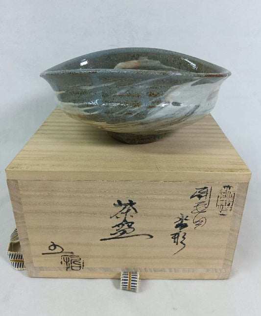 Kutsugata Chawan, Hakeme Brushwork Over Iron Glaze, Signed Box