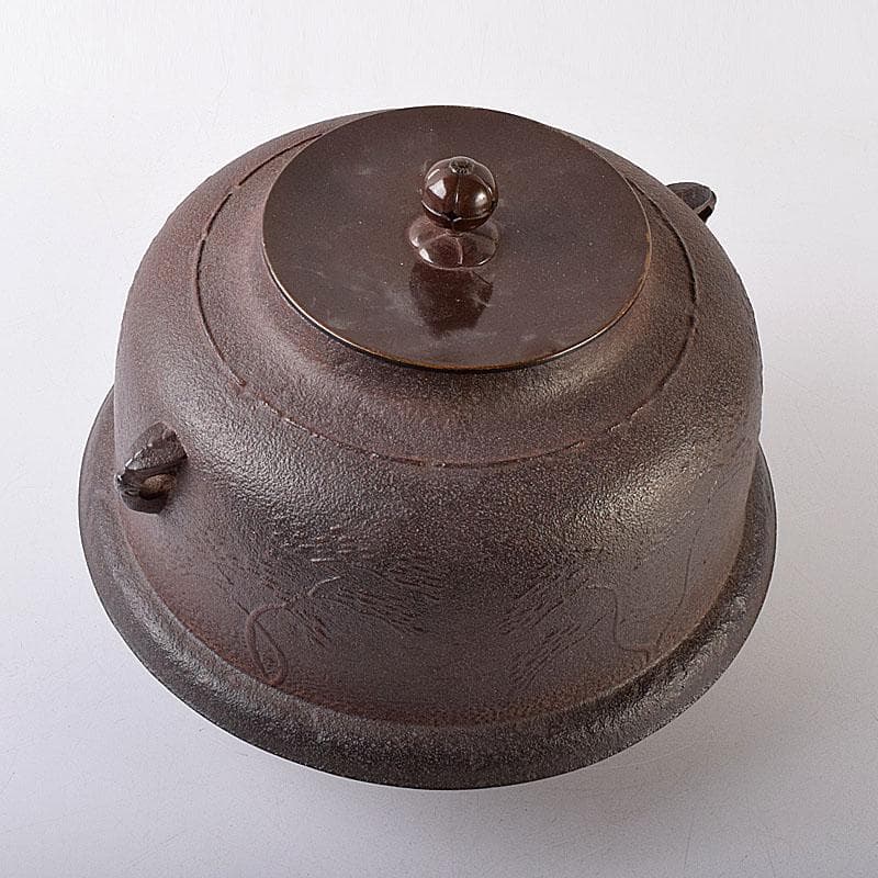 Shinnari Hane Chagama by Living National Treasure Takahashi Keitei - Hamamatsu Pine Pattern