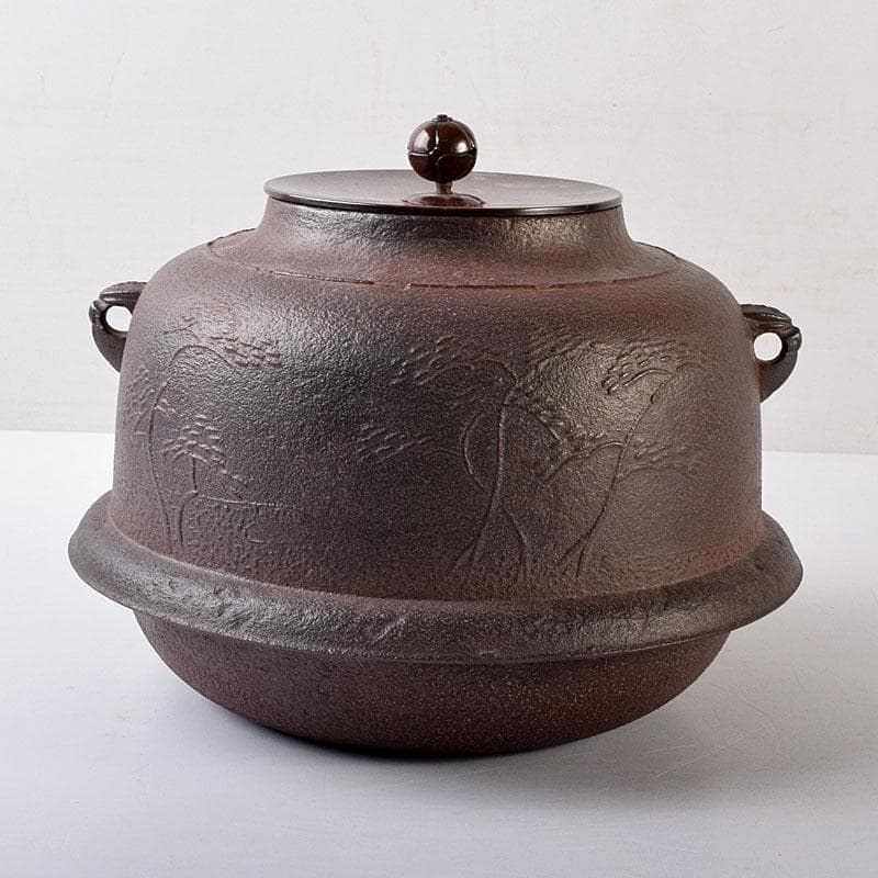 Shinnari Hane Chagama by Living National Treasure Takahashi Keitei - Hamamatsu Pine Pattern