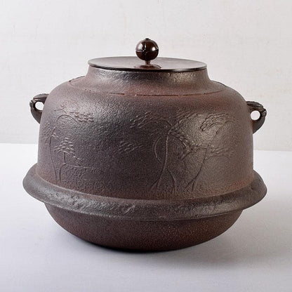 Shinnari Hane Chagama by Living National Treasure Takahashi Keitei - Hamamatsu Pine Pattern
