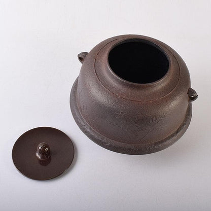 Shinnari Hane Chagama by Living National Treasure Takahashi Keitei - Hamamatsu Pine Pattern