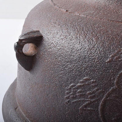 Shinnari Hane Chagama by Living National Treasure Takahashi Keitei - Hamamatsu Pine Pattern