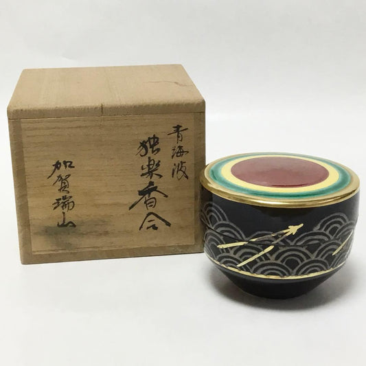 Maki-e Kogo Incense Container by Kaga Zuizan — Koma & Seigaiha Urushi Lacquer, Tea Ceremony, Tomobako