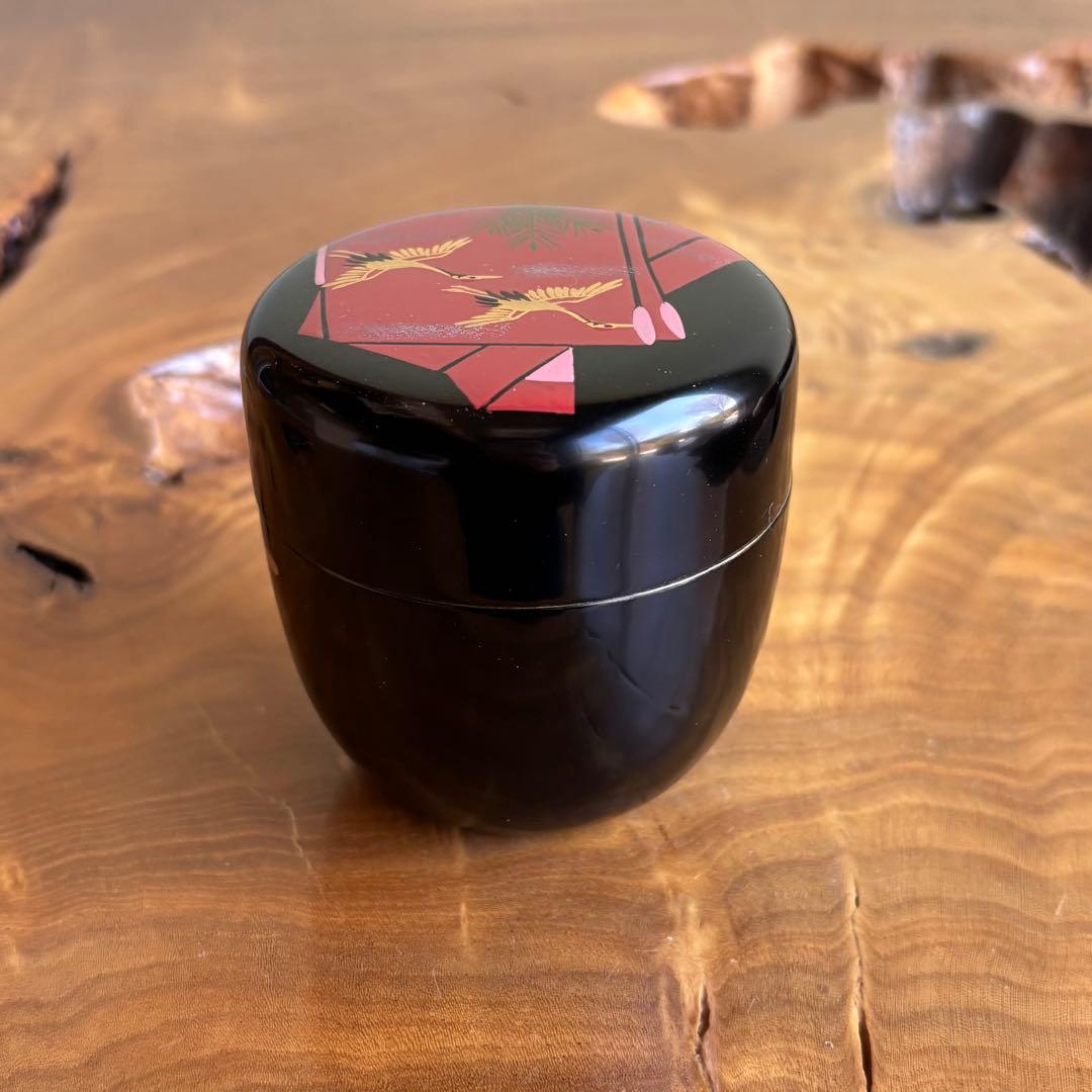Nakamura Kosai Taga-sode Pine and Crane Maki-e Natsume — Bold Red and Black with Gold Cranes, Auspicious Motif, Signed Box