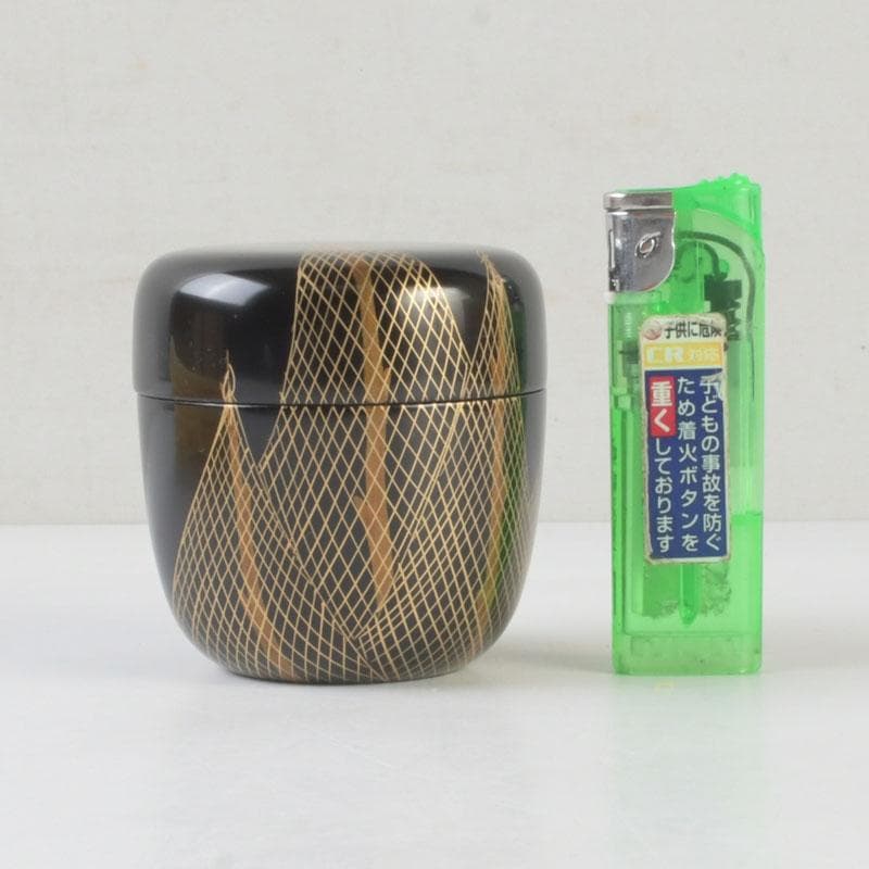 Japanese Lacquer Natsume Tea Caddy — Hoshiami Drying Nets Maki-e on Black Urushi | Tsubota Haruhiko | Tomobako