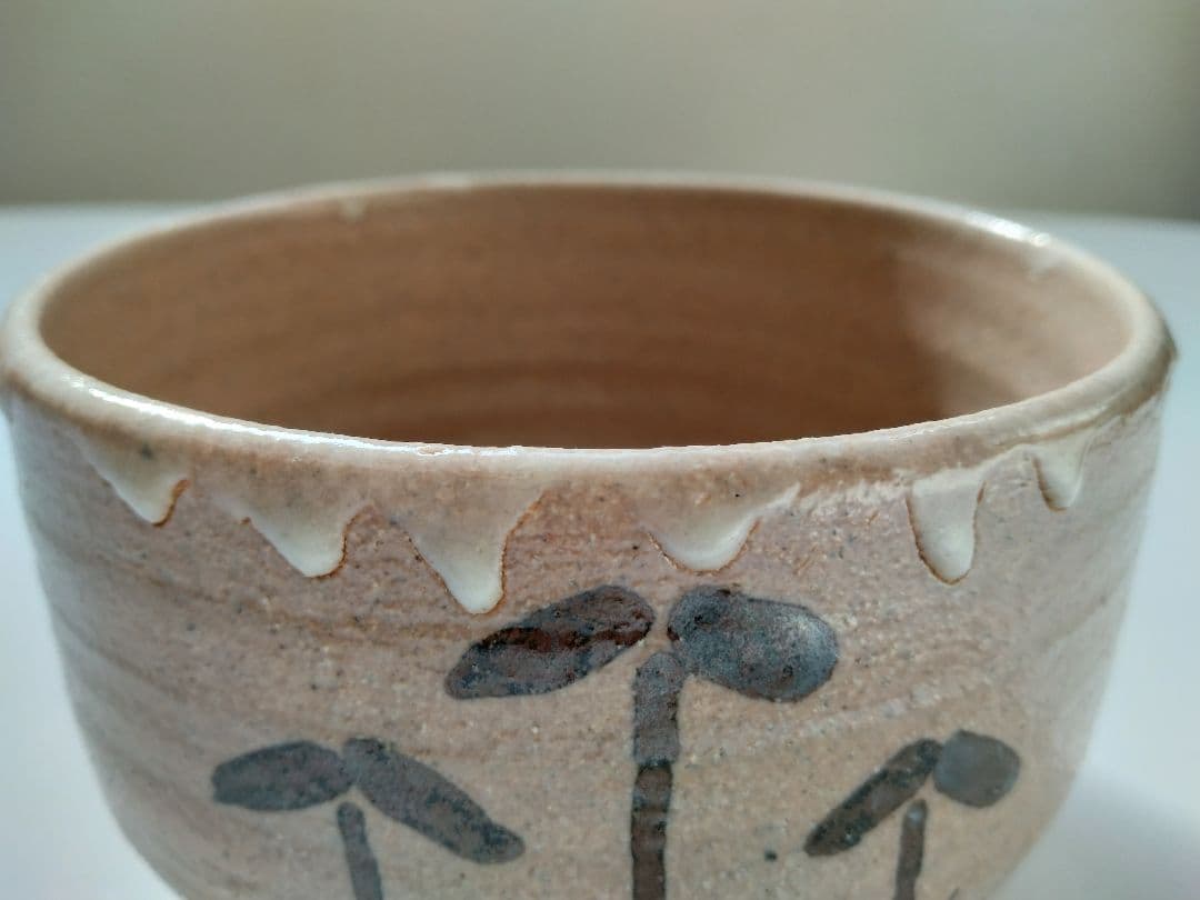 Takemura Rizaemon — E-Karatsu Tea Bowl with Pine Iron Painting and Dripping White Glaze