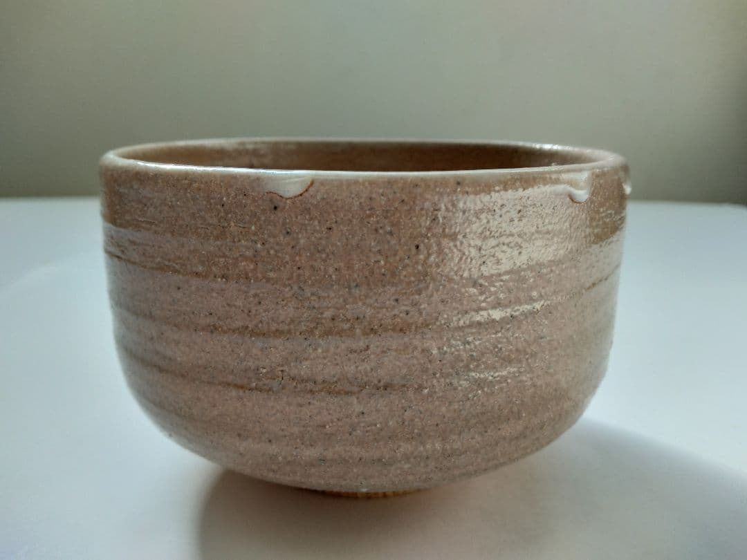 Takemura Rizaemon — E-Karatsu Tea Bowl with Pine Iron Painting and Dripping White Glaze