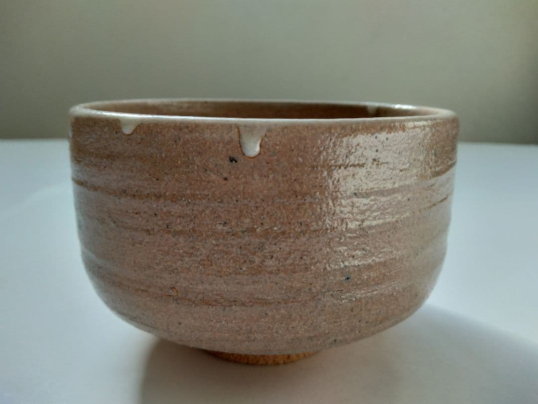 Takemura Rizaemon — E-Karatsu Tea Bowl with Pine Iron Painting and Dripping White Glaze