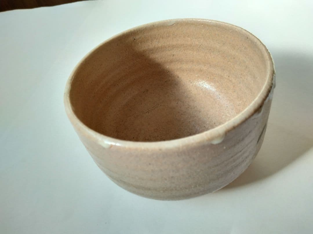 Takemura Rizaemon — E-Karatsu Tea Bowl with Pine Iron Painting and Dripping White Glaze