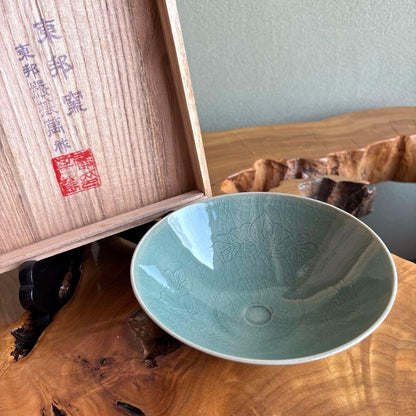 Korean Celadon Tea Bowl Toho Kiln — Goryeo Sanggam Inlay Lotus Crane Chawan w/ Tomobako