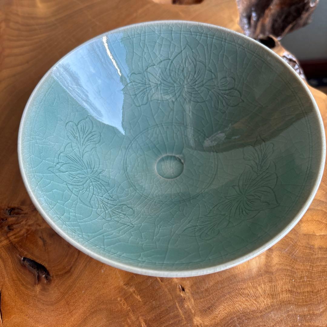 Korean Celadon Tea Bowl Toho Kiln — Goryeo Sanggam Inlay Lotus Crane Chawan w/ Tomobako