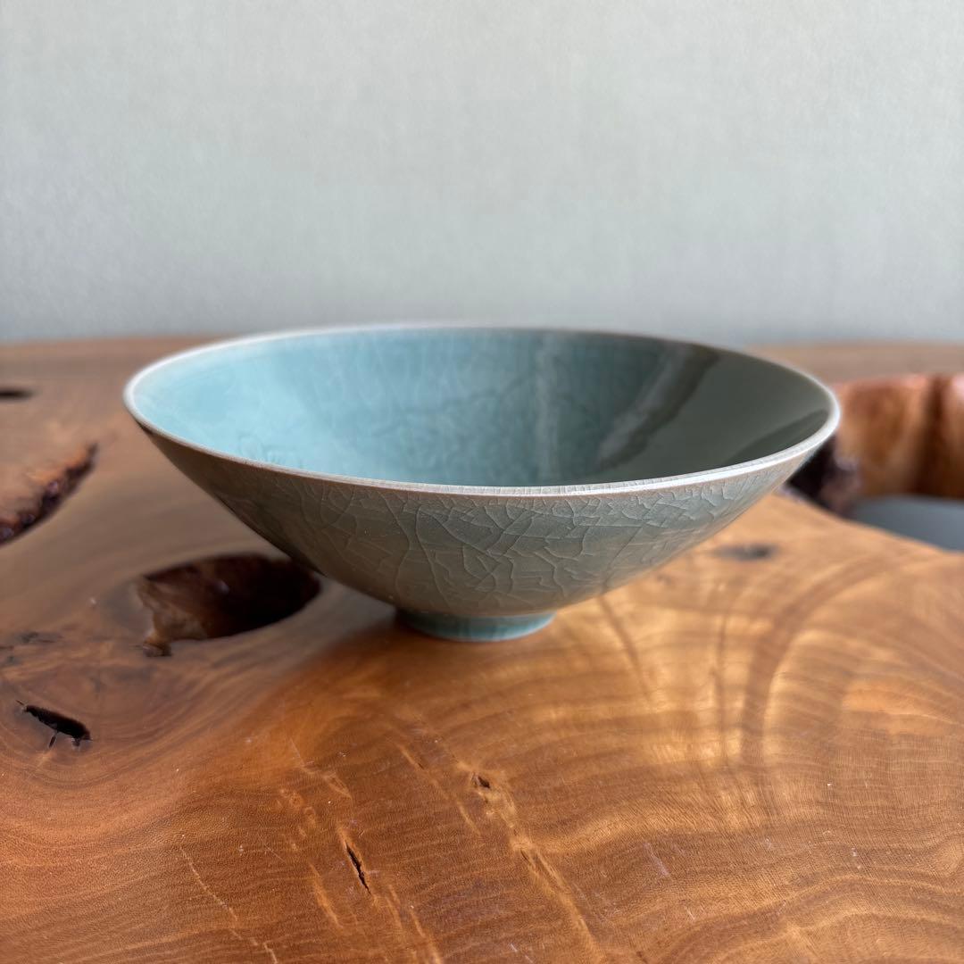 Korean Celadon Tea Bowl Toho Kiln — Goryeo Sanggam Inlay Lotus Crane Chawan w/ Tomobako