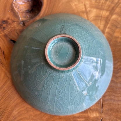 Korean Celadon Tea Bowl Toho Kiln — Goryeo Sanggam Inlay Lotus Crane Chawan w/ Tomobako
