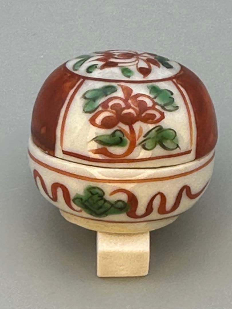Aka-gosu Floral Kogo by Kawase Takeharu — Porcelain Incense Container