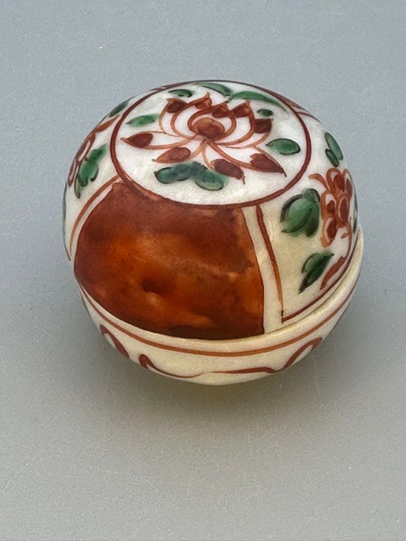 Aka-gosu Floral Kogo by Kawase Takeharu — Porcelain Incense Container