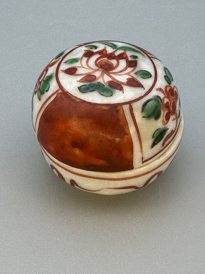 Aka-gosu Floral Kogo by Kawase Takeharu — Porcelain Incense Container