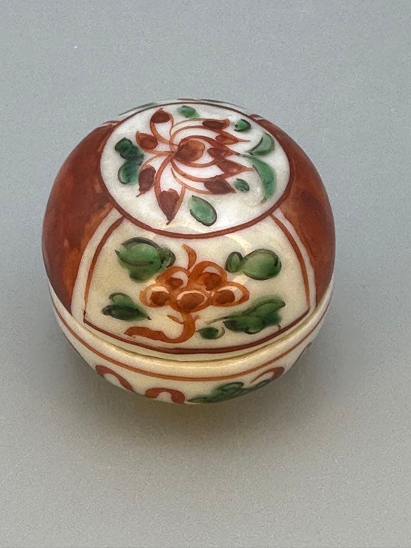 Aka-gosu Floral Kogo by Kawase Takeharu — Porcelain Incense Container