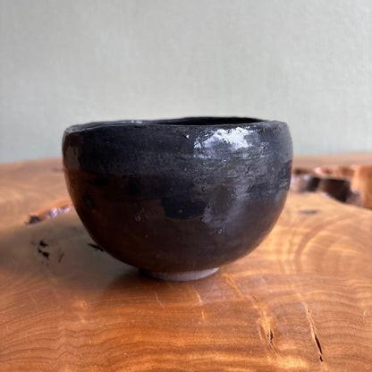 Black Stoneware Matcha Bowl by Toan — Hand-Painted Amber Crest Motif, Signed Box