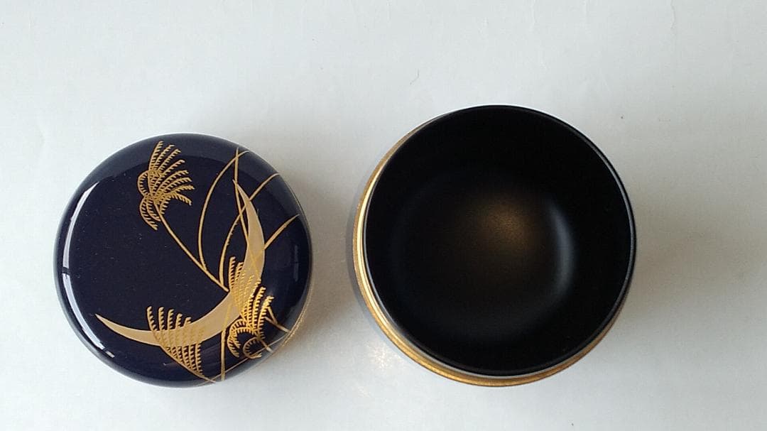 Nakamura Kosai Gold Maki-e Natsume 'Autumn Grasses and Rabbit' - Lacquer Tea Caddy