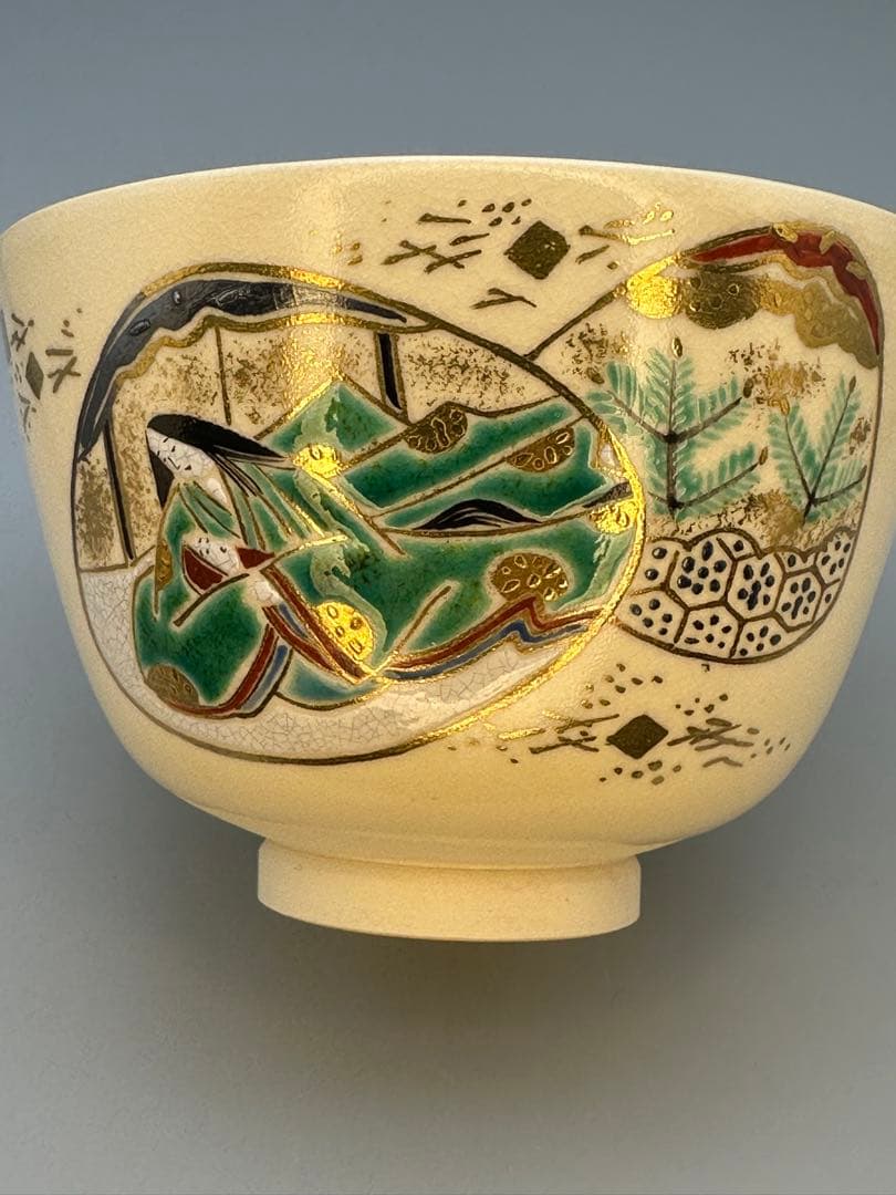 Kai-Awase Chawan by Tsugitsu Kozanzan — Kyoto Polychrome Figure Painting, Gold, Wood Box