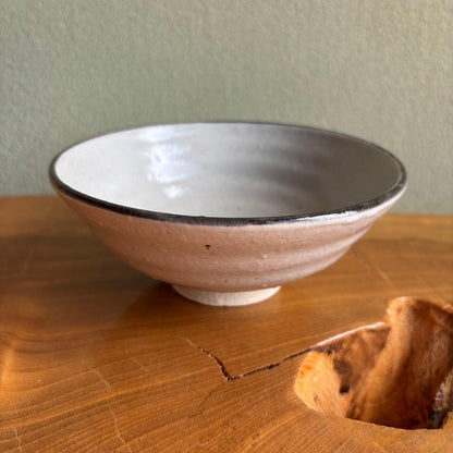Takahashi Rakusai Shigaraki Hira-Chawan 'Shizen' — Ash Glaze, Calligraphy, Wooden Box
