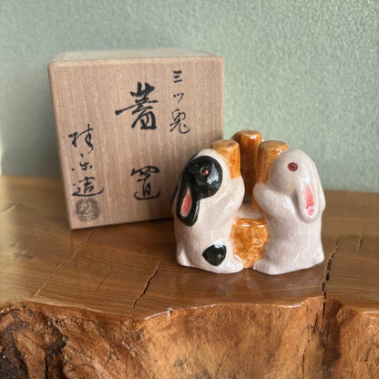 Three Rabbits Futaoki Lid Rest by Keiraku | Kyoto Raku Tradition | Mitsu-usagi | Signed Box