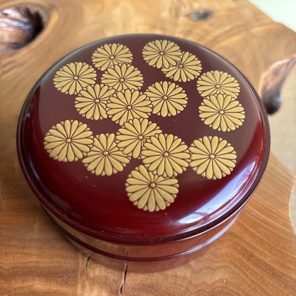 Heian Zōhiko 'Kikuju' Round Lacquer Box — Gold Maki-e Chrysanthemums, Kyoto Lacquerware