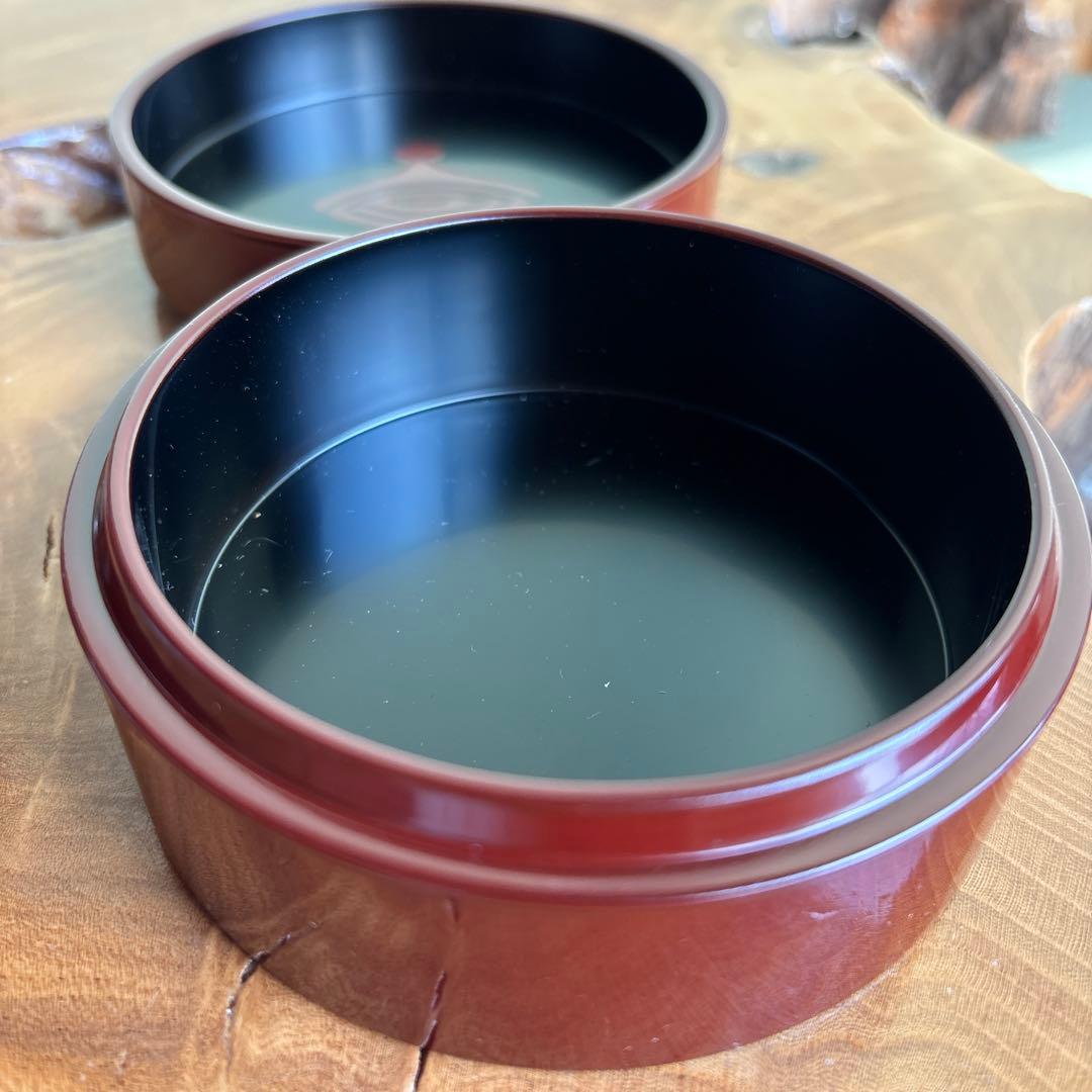 Heian Zōhiko 'Kikuju' Round Lacquer Box — Gold Maki-e Chrysanthemums, Kyoto Lacquerware