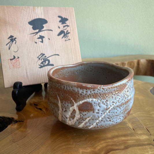 Shino Ware Matcha Bowl by Kato Shuzan — Nezumi Shino with Hi-iro Fire Blush, Carved Motif, Tomobako