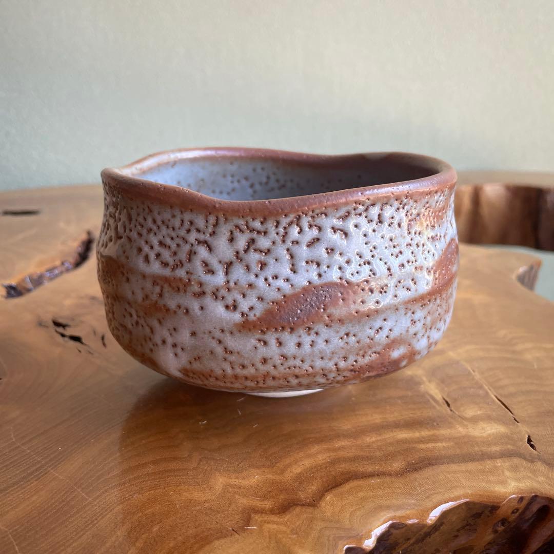 Shino Ware Matcha Bowl by Kato Shuzan — Nezumi Shino with Hi-iro Fire Blush, Carved Motif, Tomobako