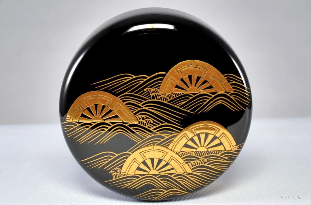 Katawaguruma Maki-e Oo-Natsume by Nakamura Soin — Kaga Lacquer Silver Interior
