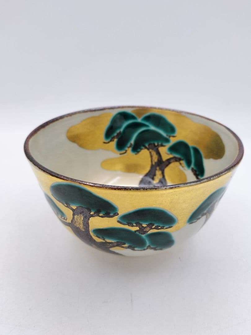 Kenzan-Style Matcha Bowl Pine Motif Gold Ground by Kitakaze Ichizo with Wood Box