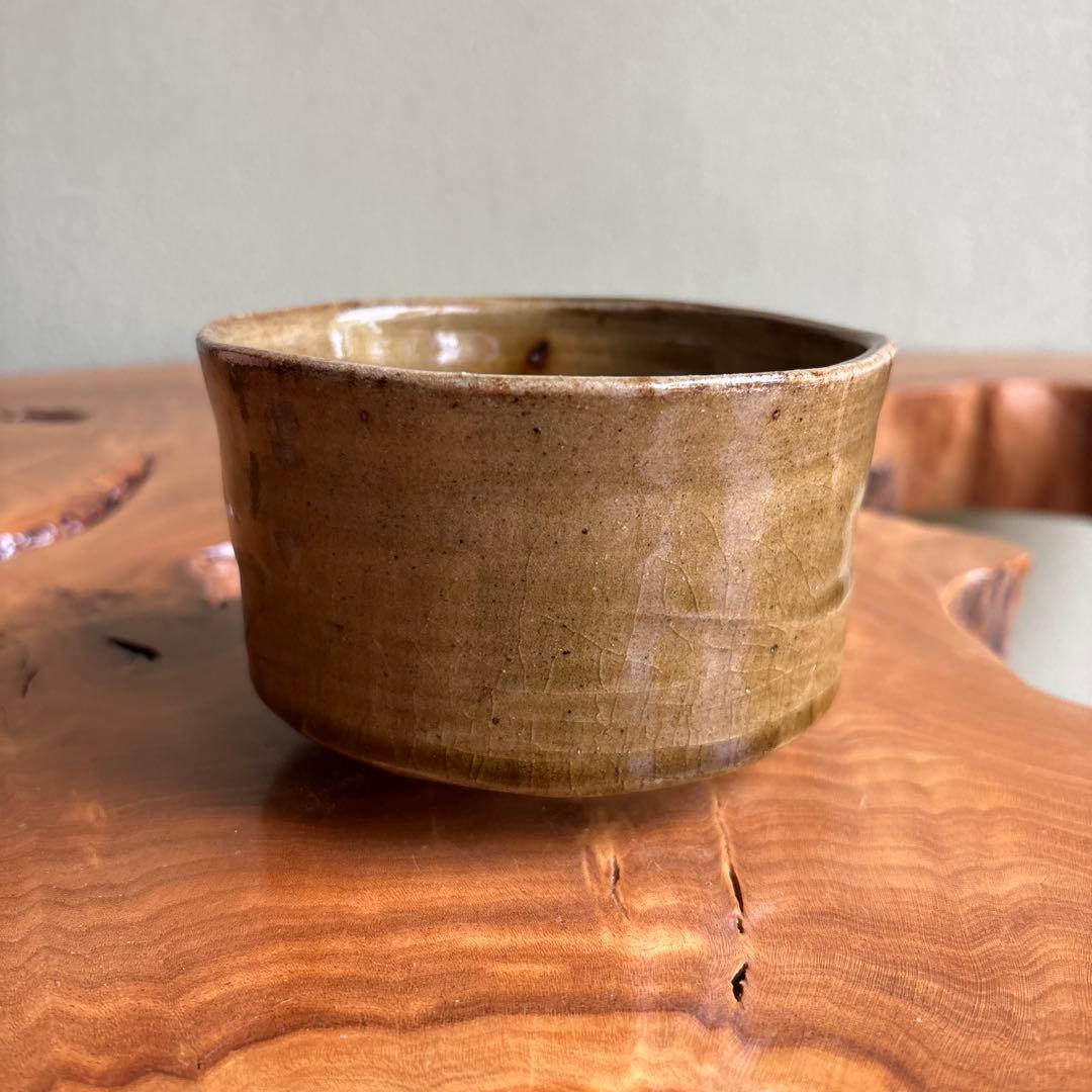 Yellow Ash Glaze Matcha Bowl by Kato Shunto — Seto Kiln, Signed Tomobako