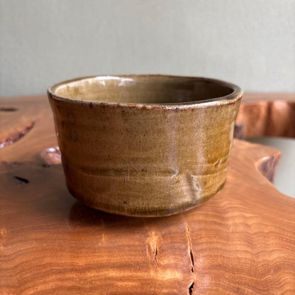 Yellow Ash Glaze Matcha Bowl by Kato Shunto — Seto Kiln, Signed Tomobako