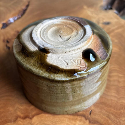 Yellow Ash Glaze Matcha Bowl by Kato Shunto — Seto Kiln, Signed Tomobako