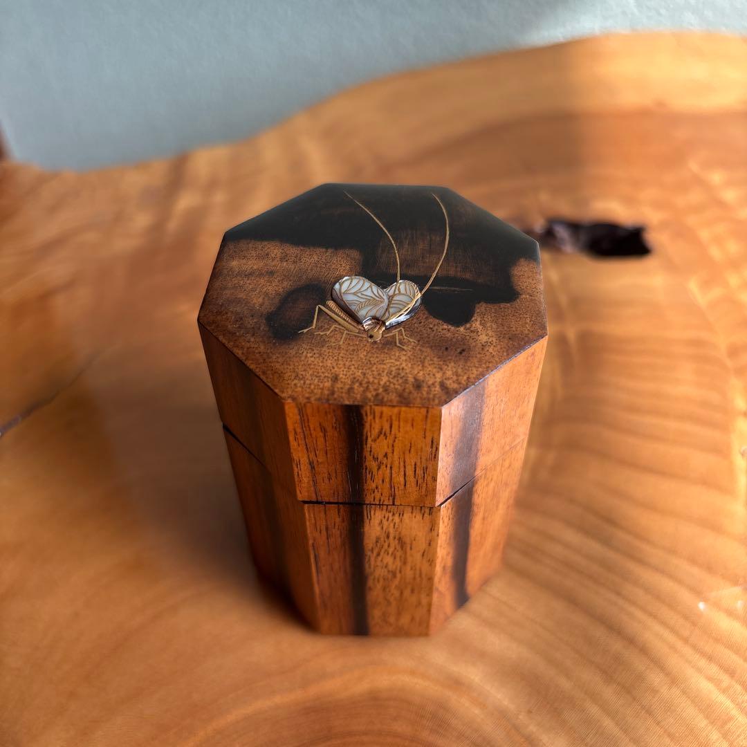 Kurogaki Tea Caddy by Yoshida Kasho — Bell Cricket Maki-e, Octagonal, Tomobako