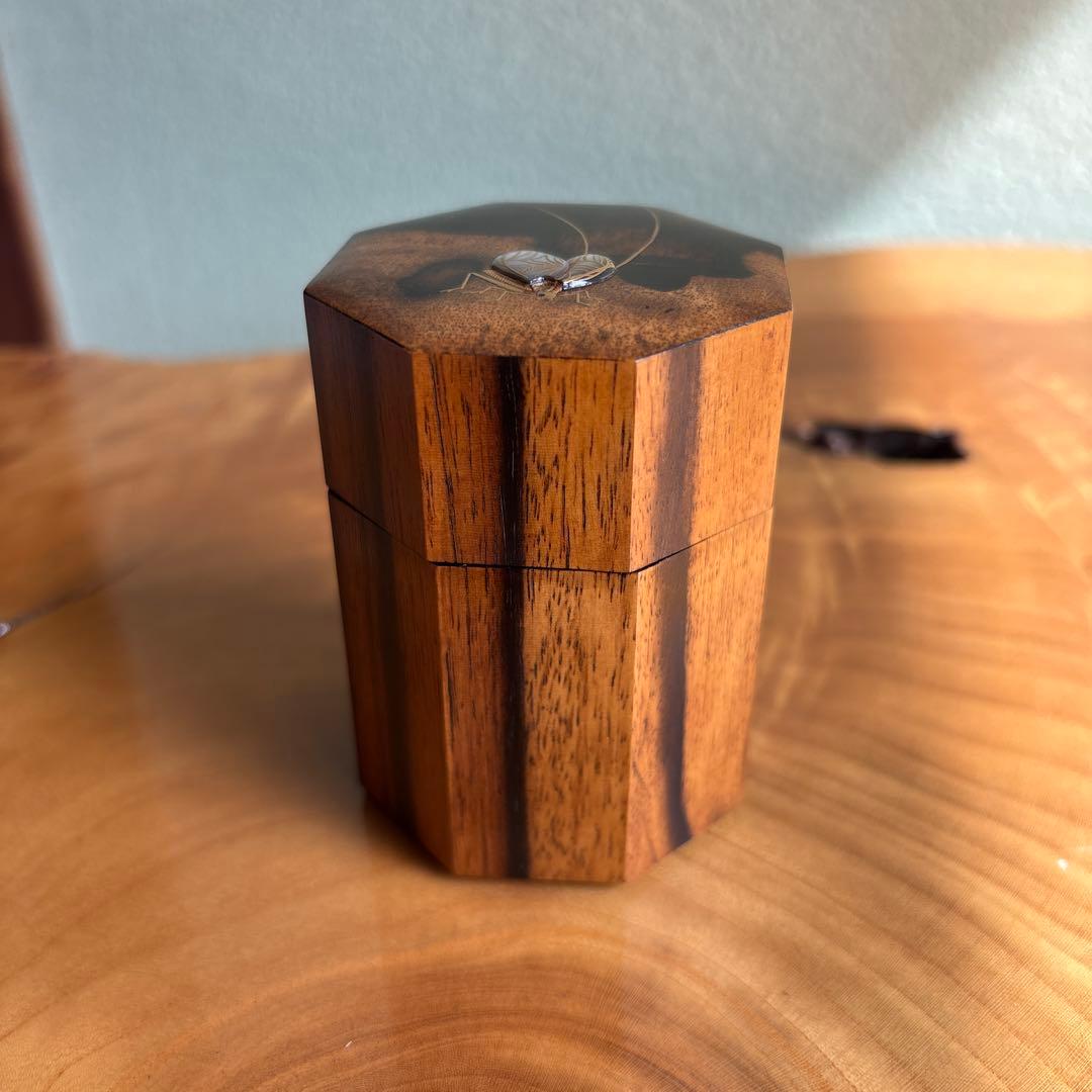 Kurogaki Tea Caddy by Yoshida Kasho — Bell Cricket Maki-e, Octagonal, Tomobako