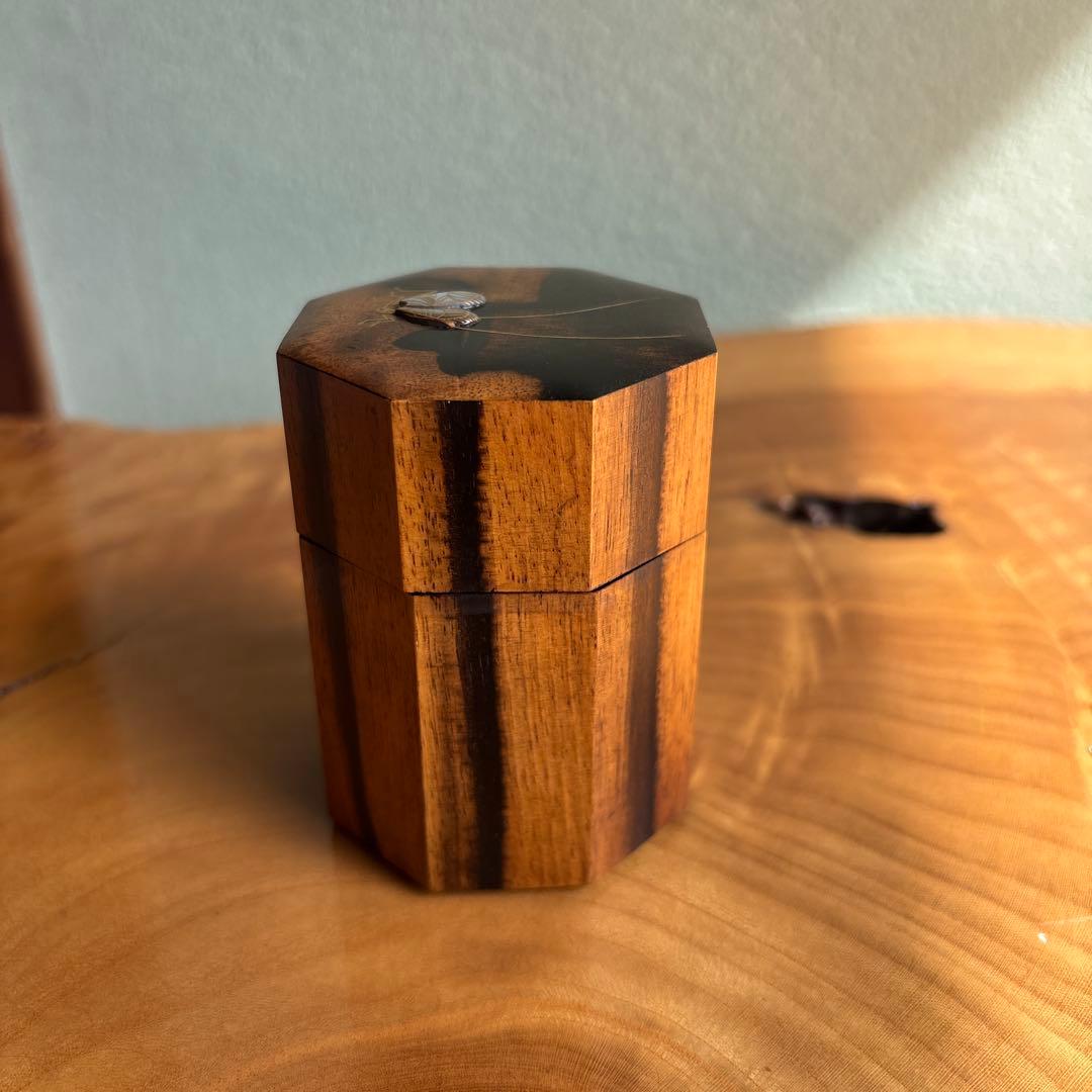 Kurogaki Tea Caddy by Yoshida Kasho — Bell Cricket Maki-e, Octagonal, Tomobako