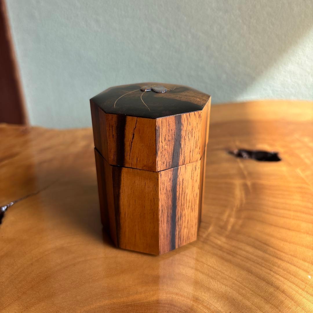 Kurogaki Tea Caddy by Yoshida Kasho — Bell Cricket Maki-e, Octagonal, Tomobako