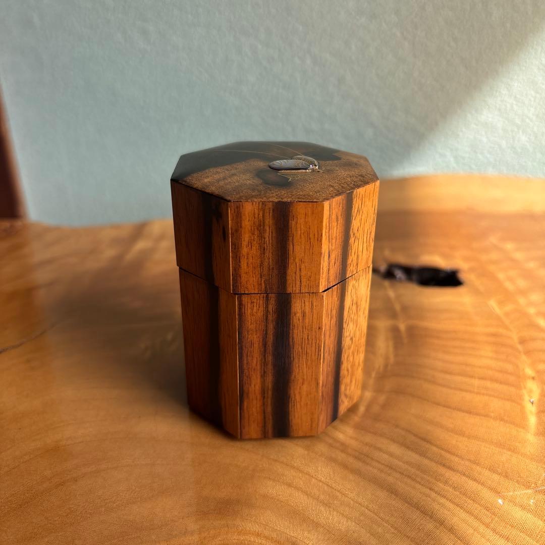 Kurogaki Tea Caddy by Yoshida Kasho — Bell Cricket Maki-e, Octagonal, Tomobako