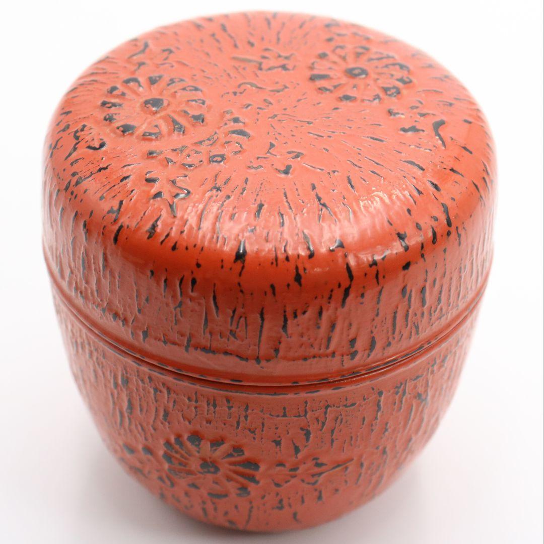 Kamakura-bori Chrysanthemum Chu-Natsume by Tanaka Kenchi - Carved Lacquer Tea Caddy
